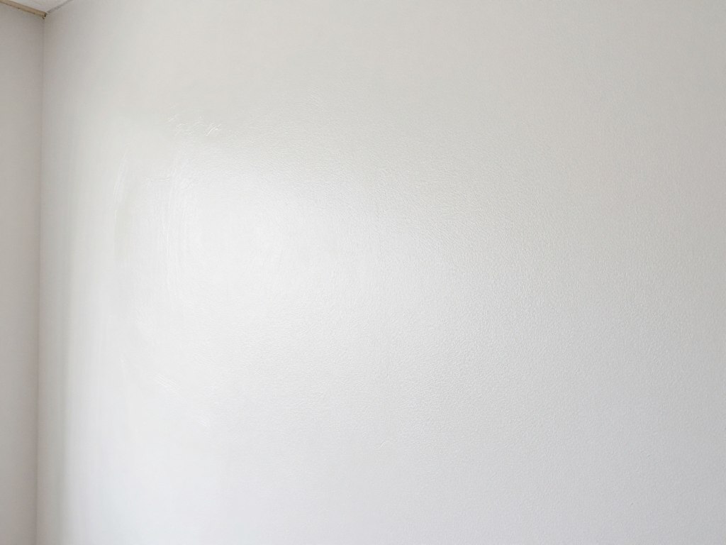 Fertig gespachtelte Trockenbauwand bereit für Anstrich Stuhr