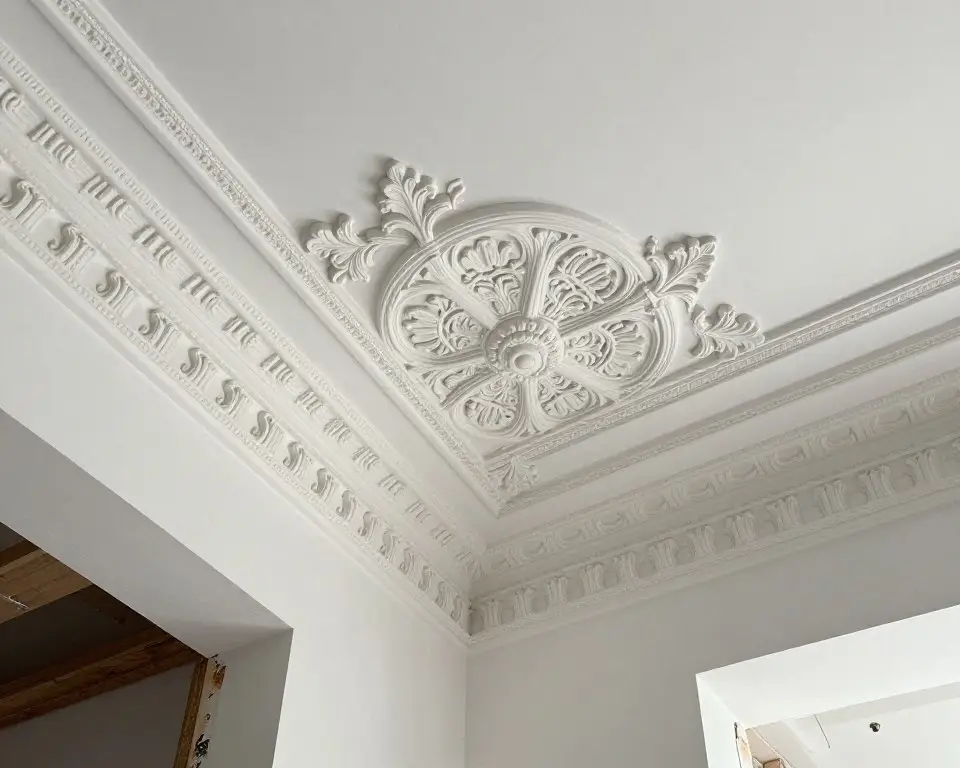 Stuck Ornament Detail an Altbau Decke