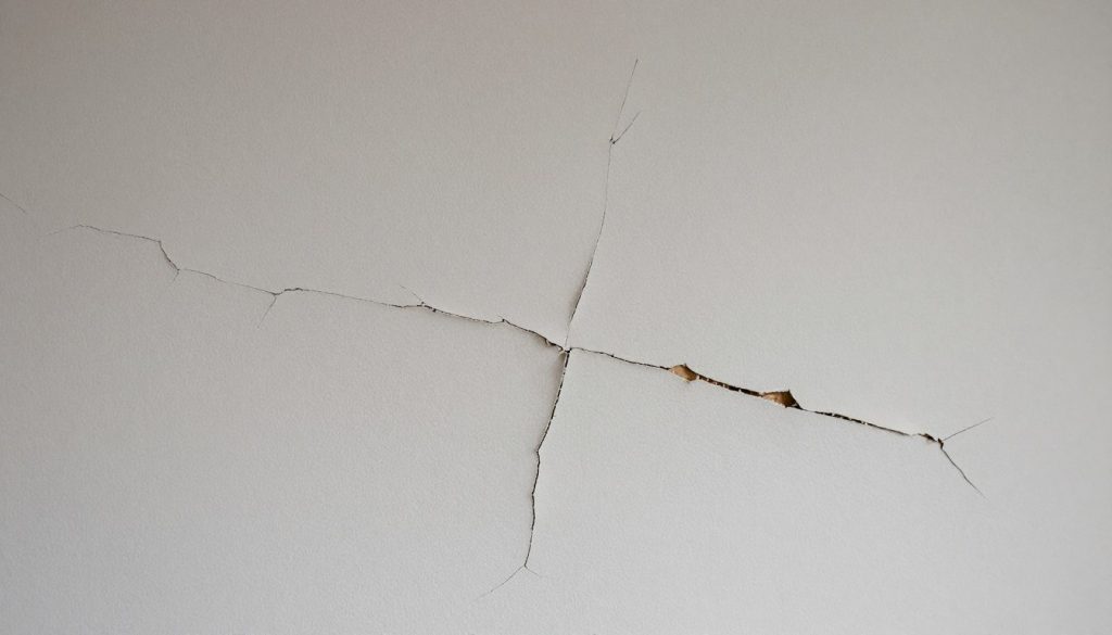 Risse im Putz durch Fehler bei Verputzarbeiten Bremerhaven Sanierung Risse im Putz durch Fehler bei Verputzarbeiten Bremerhaven Sanierung